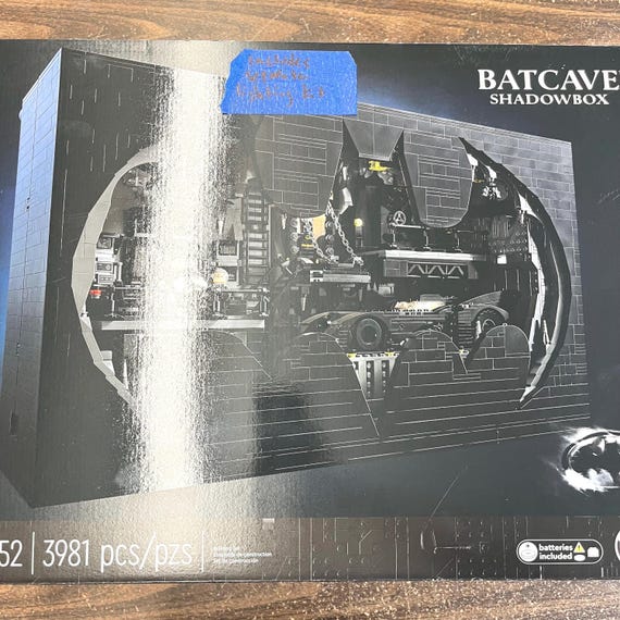 LEGO DC 76252 Batcave Shadowbox