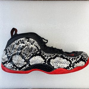 foams snakeskin