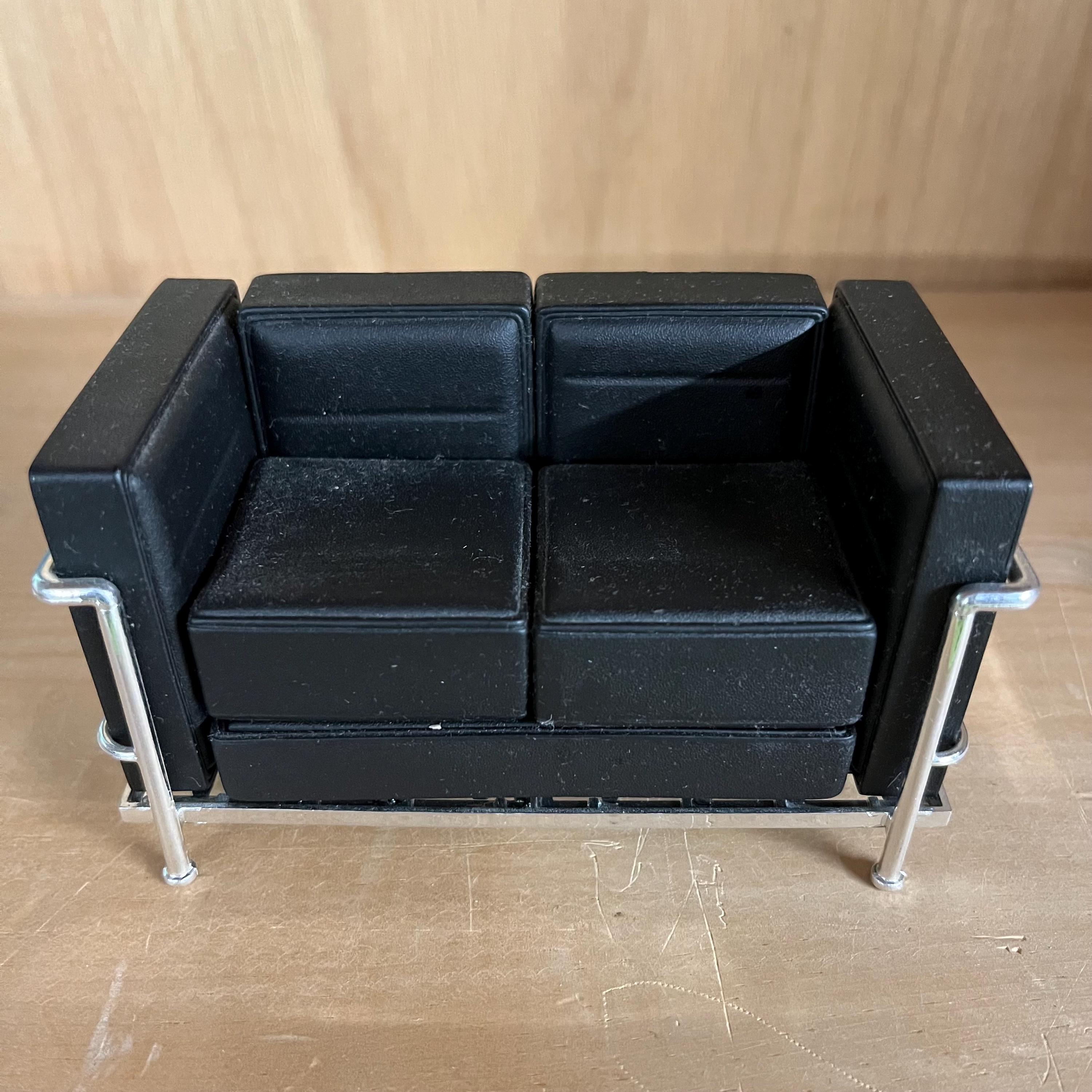 Miniature Le Corbusier LC2 Canapé Blanc Par REAC Japan – Collection Design Interior Vol.2