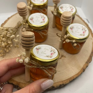 honey jar as a guest gift