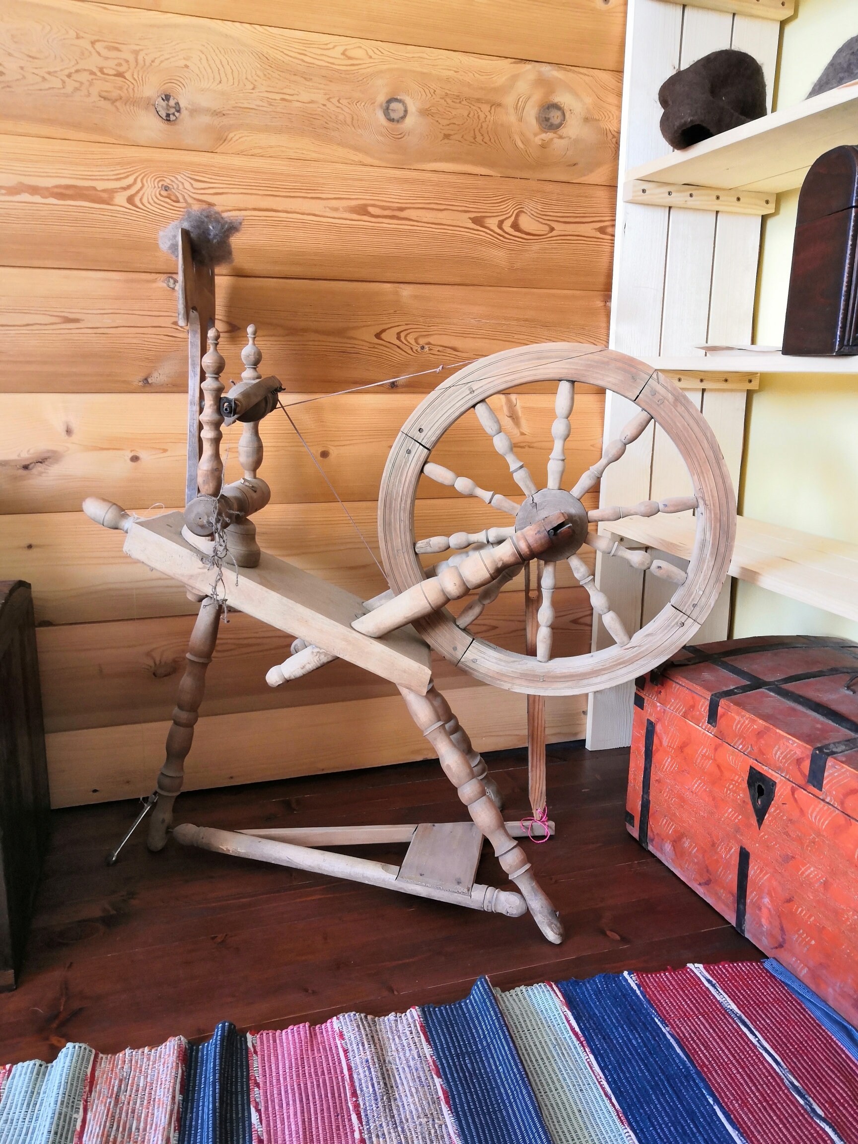 Vintage wooden spinning wheel Etsy