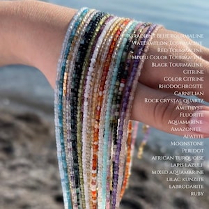 Naszyjnik z malutkiej kostki z fasetowanymi kamieniami szlachetnymi: zapięcie platerowane 18-karatowym złotem