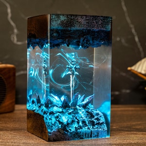Frost Morne Swords Harz Lampe, handgemachte Gaming Lampe, Einzigartiges Warcraft Geschenk für Spielzimmer Dekor, Epoxid Schreibtischlampe Dekor, world of warcraft