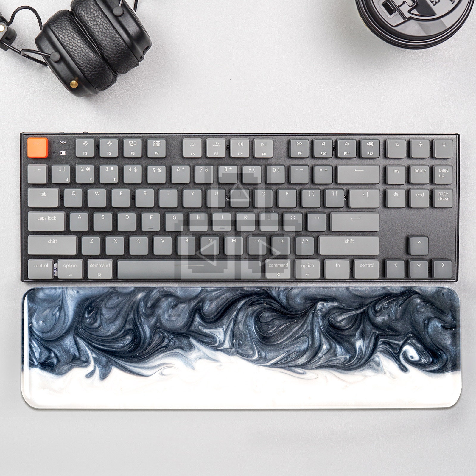 Resin Keyboard Wrist Rest: Ergonomic Ink Alcohol Design