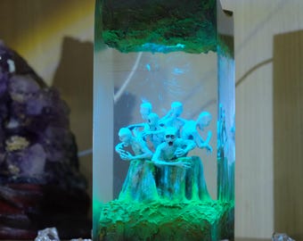 Bloodborne Messenger Resin Lamp: Handmade Game Room Decor