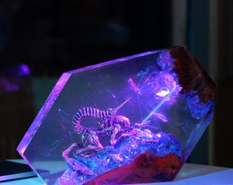 Handmade Alien Resin Lamp: Xenomorph Night Light, Room Decor