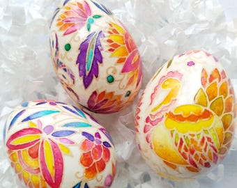Ovos de Páscoa artesanais pintados com cera: Conjunto de ornamentos tradicionais eslavos