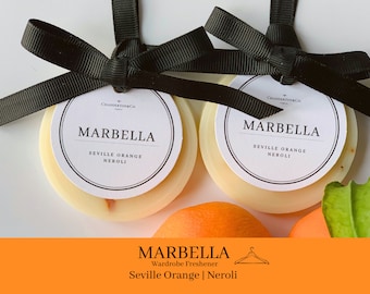MARBELLA Garderoben-Parfüm-Erfrischer-Set | Sevilla-Orange+Neroli | Natürlicher Schrankduft | Duftendes Sojawachs | Frische Orange | Umweltfreundliches Geschenk