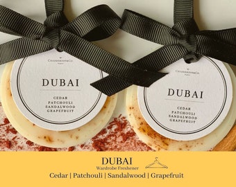 DUBAI Kleiderschrank Parfüm Lufterfrischer Set | Zeder+Patchouli+Sandelholz&Pampelmuste | orientalisch | Duftendes Sojawachs | Für Ihn | Inspiriert von Hermés