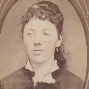 Antique Carte de Visite – Annie Porter, 1870s – Identified Woman with Elegant Hairstyle & Attire – Pottstown, PA