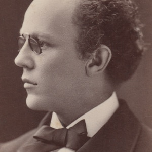 original cdv ID'd man wearing pince-nez