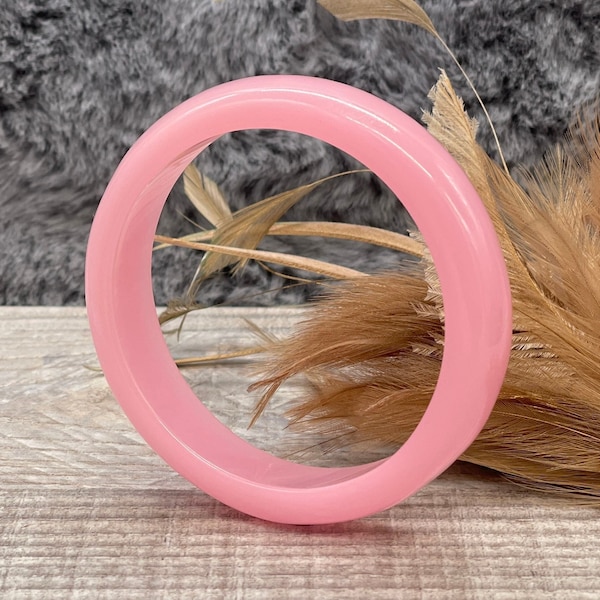 Vintage Retro Lucite Pink Bangle Bracelet-Pink Bangle- Retro design bangle