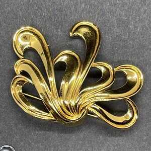 Monet, Retro 80s MONET brooch, signed pretty statement Monet jewellery, Monet pin