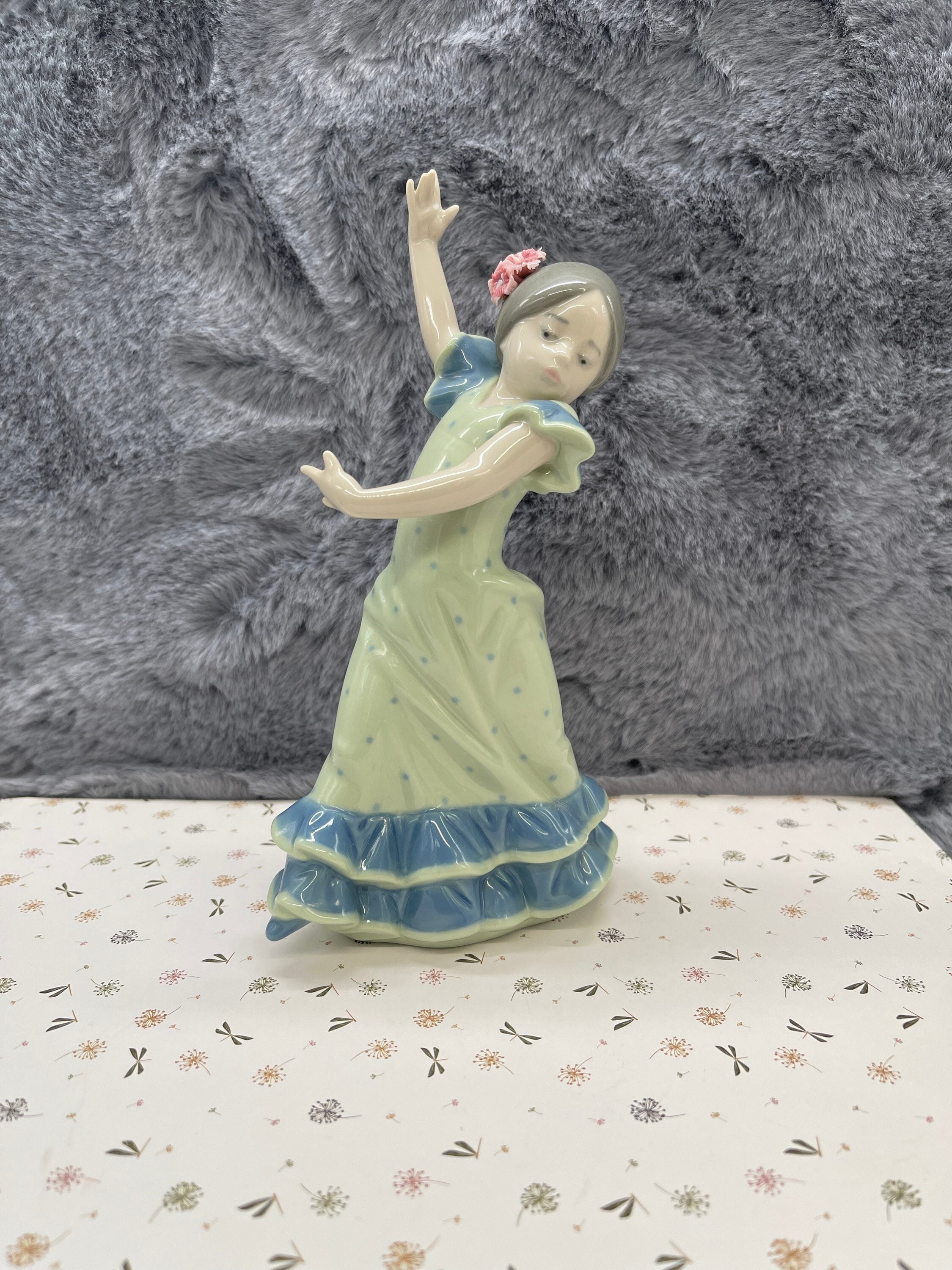 最安値】 リヤドロ Lladro Flamenco Feeling :600150112914:華商店