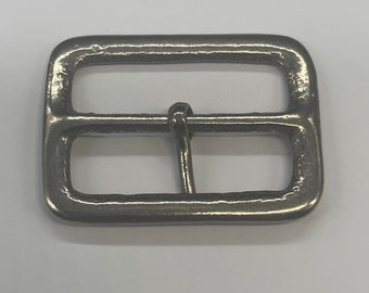 Silver toned plain metal vintage buckle.