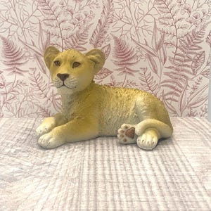 Vintage Lioness Figurine | Regency Gifts Endangered Species | Wildlife Animal Ornament | Big Cat Home Decor