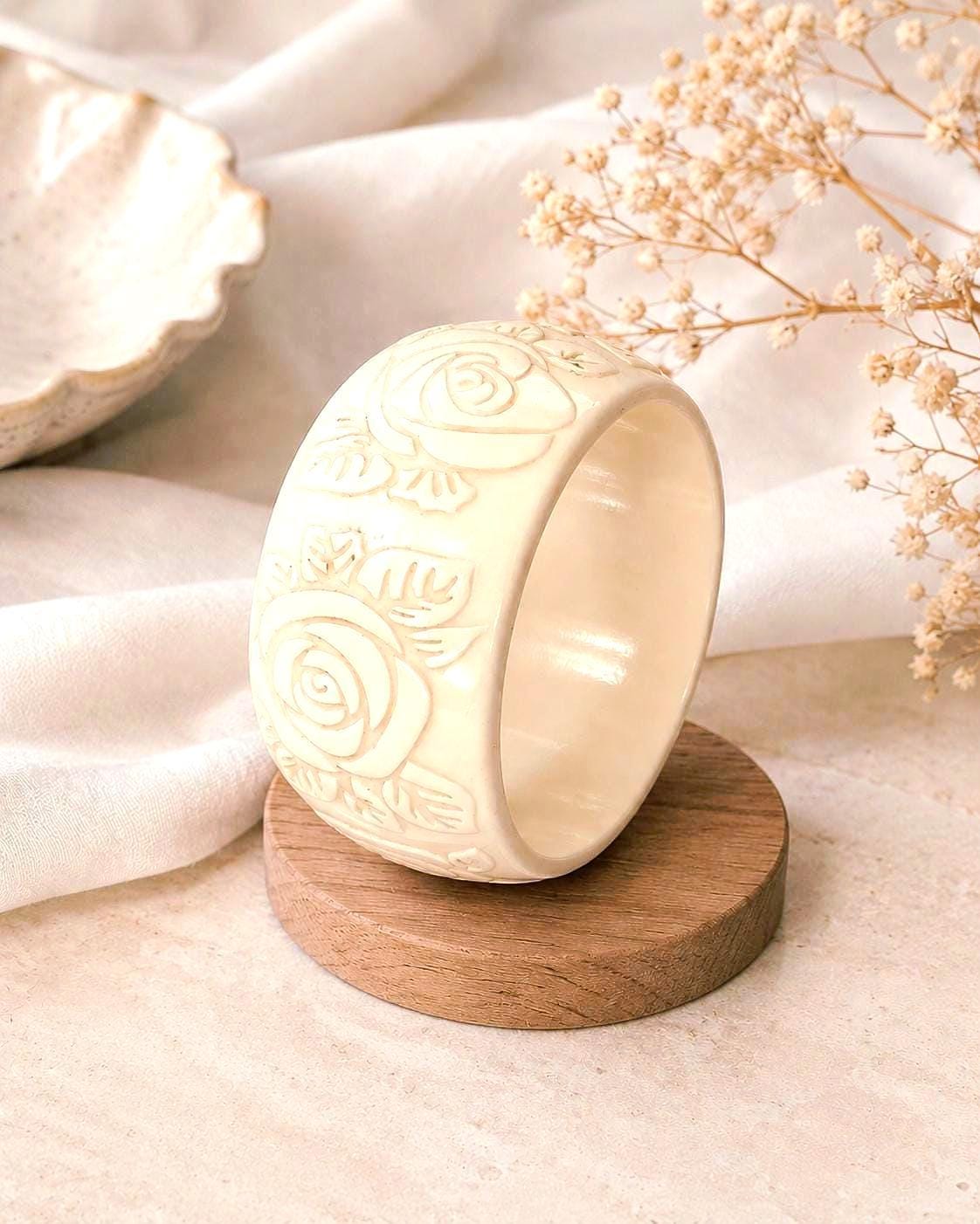 彫刻された樹脂のバングル - Etsy 日本