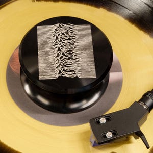 Pulsar Waveform Vinyl Record Weight Stabilizer – Engraved Aluminum Turntable Weight – Minimalist Audiophile Gift