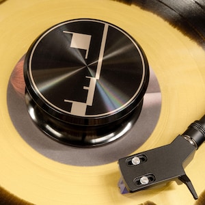 Geometric Vinyl Record Weight Stabilizer – Bauhaus-Inspired Aluminum Turntable Weight – Audiophile Gift