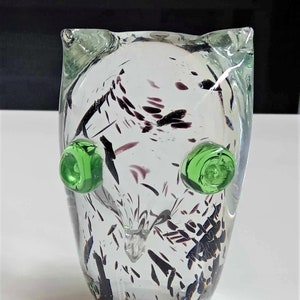 Vintage art glass owl Sweden, Kalmar Swedish glass owl with green eyes, derpy animals, vintage paperweight