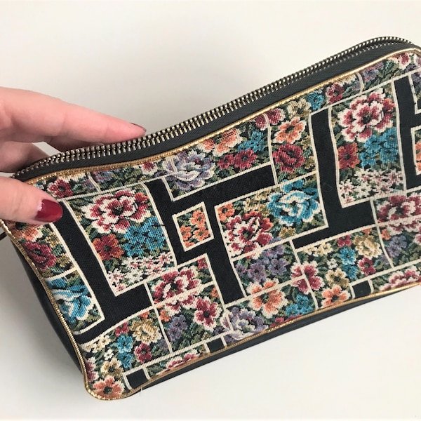 pochette ou trousse à maquillage vintage en tapisserie florale, noir et or des années 1960