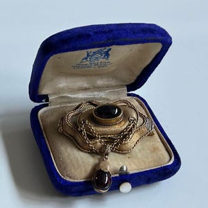 Antik presentask, viktoriansk edwardiansk broschlåda, Thos Gillean Jeweler & Optician, London Ontario, brosch ingår ej