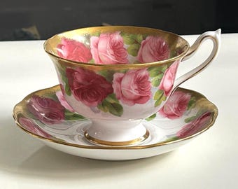 Vintage Royal Albert Old English Rose filiżanka do herbaty i spodek, ciężki złoty kształt Avon, Anglia, vintage kwiatowy wystrój