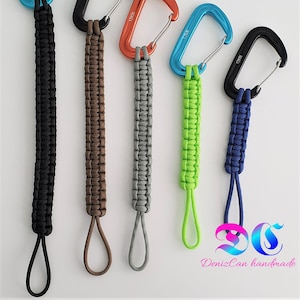 Paracord Anhänger mit Karabiner ideal bei Ausflügen, Wandern, Campen, Angeln, Jagd