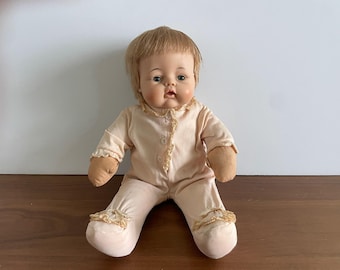 Vintage jaren 1970 Madame Alexander Little Huggums Doll 12" - roze cursief label, slaapogen, stoffen pop