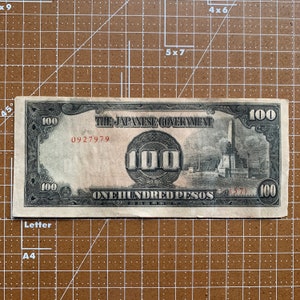 Gebrauchte Japanische Währung (JIM) aus der 2. Philippinen 100 Peso Geldschein. WWII Ära Japan Papiergeld. Zweiter Weltkrieg Zettel. Vintage Krieg.