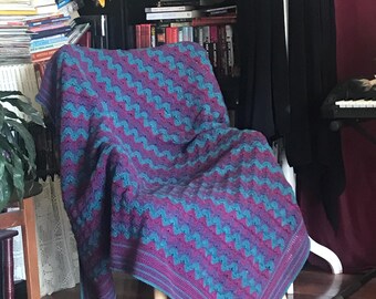 Manta de ganchillo para el regazo, color morado, violeta, verde azulado, suave, cálida, ligera, ecléctica, elegante, para inauguración de la casa, cumpleaños, Navidad, regalo perfecto, único e ideal.
