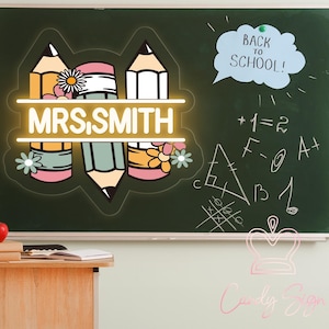 Letrero de neón personalizado con nombre de profesor, letrero con impresión UV con lápiz, decoración para aula, letrero de bienvenida para profesor, colgador LED para puerta, regalos para profesor.