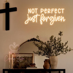 Not Perfect Just Forgiven Insegna al neon,Insegna al neon LED personalizzata,Segno della fede di Gesù,Decorazione artistica da parete cristiana,Decorazione da parete per la camera da letto di casa,Insegna religiosa