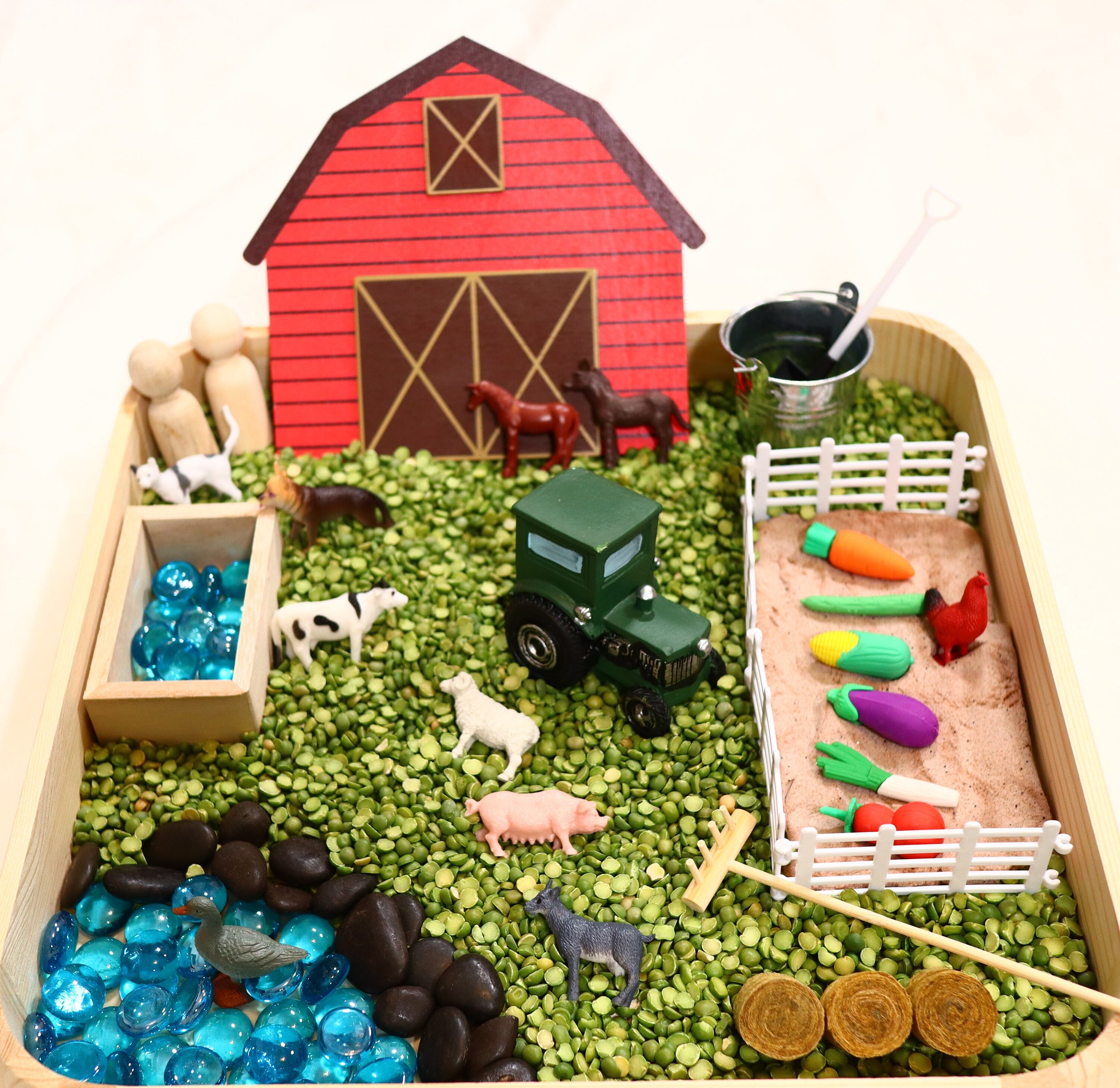 ON THE FARM Loose Parts Sensory Bin Etsy Canada