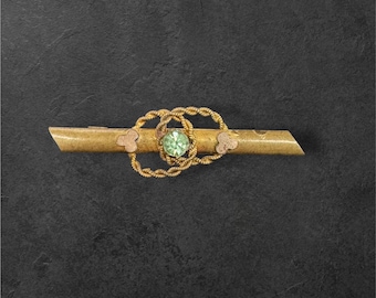 Broche de barra vintage tono oro, alfiler de diamantes de imitación verde pálido, alfiler de filigrana, joyería de estilo eduardiano, broche de aspecto antiguo