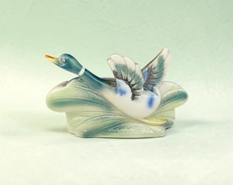 Macetero de pared de cerámica vintage con forma de pato volador, arte de mediados de siglo, cerámica pintada a mano, jarrón decorativo de pared con forma de pájaro, decoración retro para el hogar.