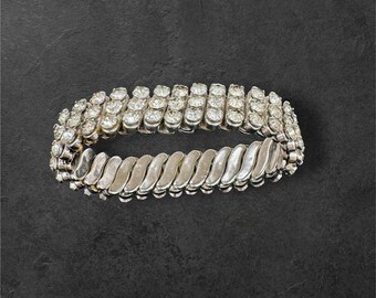Pulsera extensible con diamantes de imitación estilo Imperio vintage, pulsera elástica de los años 50, joyería brillante de varias filas, joyería de bisutería retro vintage.