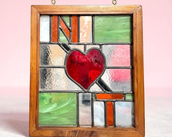 Panel de vidrieras vintage con forma de corazón roto, decoración geométrica para ventanas.