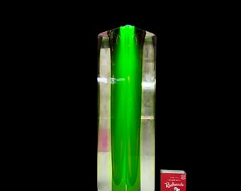 Jarrón vintage de cristal de uranio Murano Sommerso, fabricado en Italia.