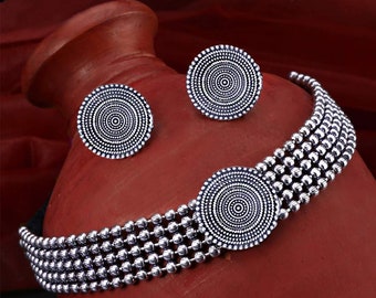 Ethnisches indisches traditionelles Choker-Halsketten-Set mit Ohrsteckern | Fädelschmuck | Klassisches Neusilber Schmuck Set