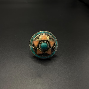 Handgefertigter versilberter nepalesischer Ring