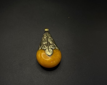 Wonderful handmade Nepalese silver plated amber pendant