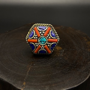 Handgefertigter versilberter nepalesischer Ring