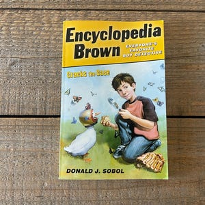 Encyclopedia Brown Cracks the Case // Donald J. Sobol // Children's Mystery Fiction