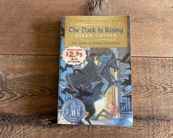 L'oscurità sta sorgendo // Susan Cooper // Romanzo fantasy per bambini