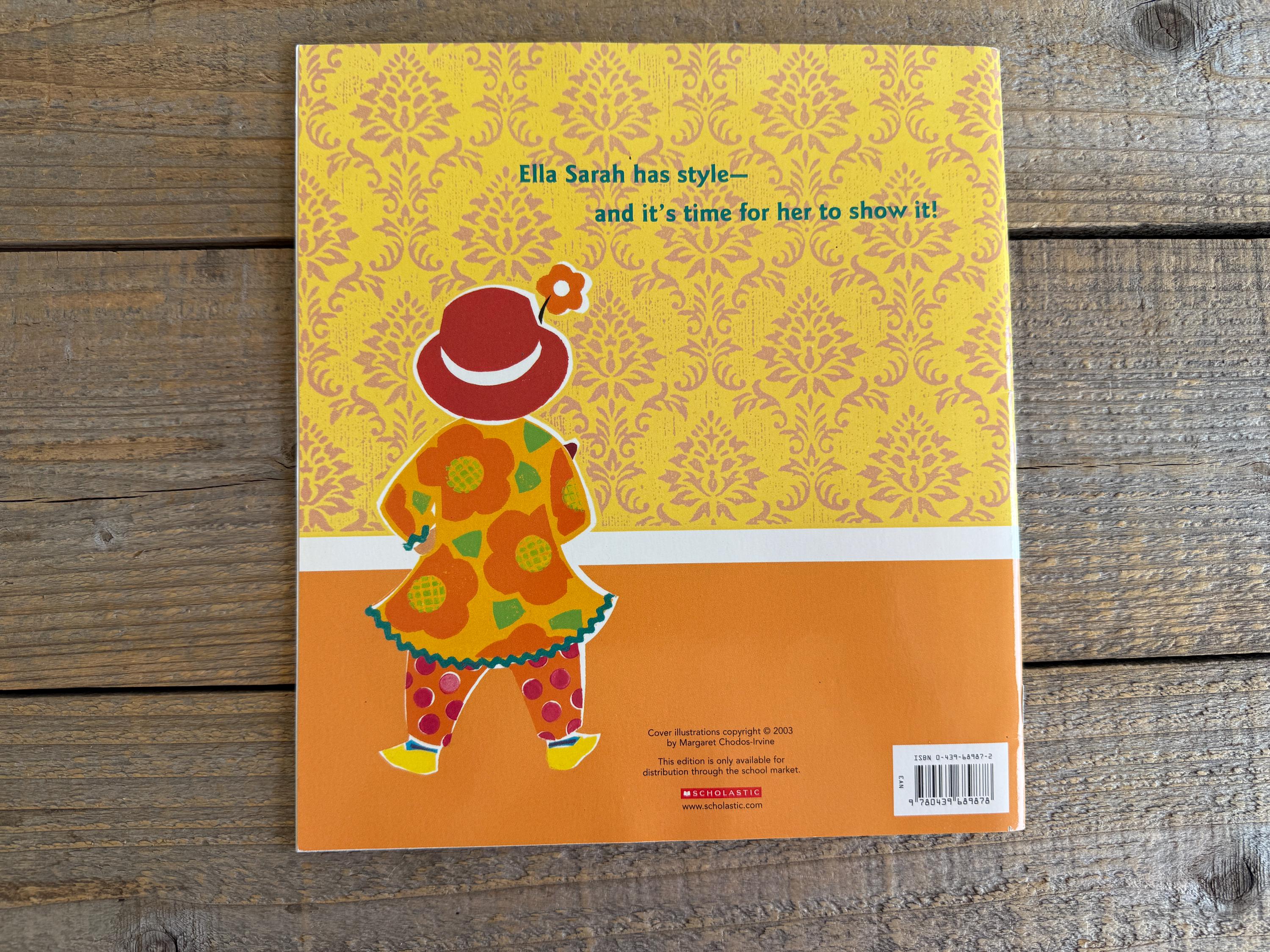 Ella Sarah Gets Dressed // Margaret Chodos-irvine // 2004
