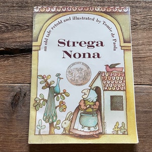 Strega Nona // Tomie de Paola // Scholastic Book