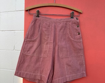 XS / 1930er 1940er Jahre Baumwolle Shorts mit seitlicher Knopf | Dusty Mauve