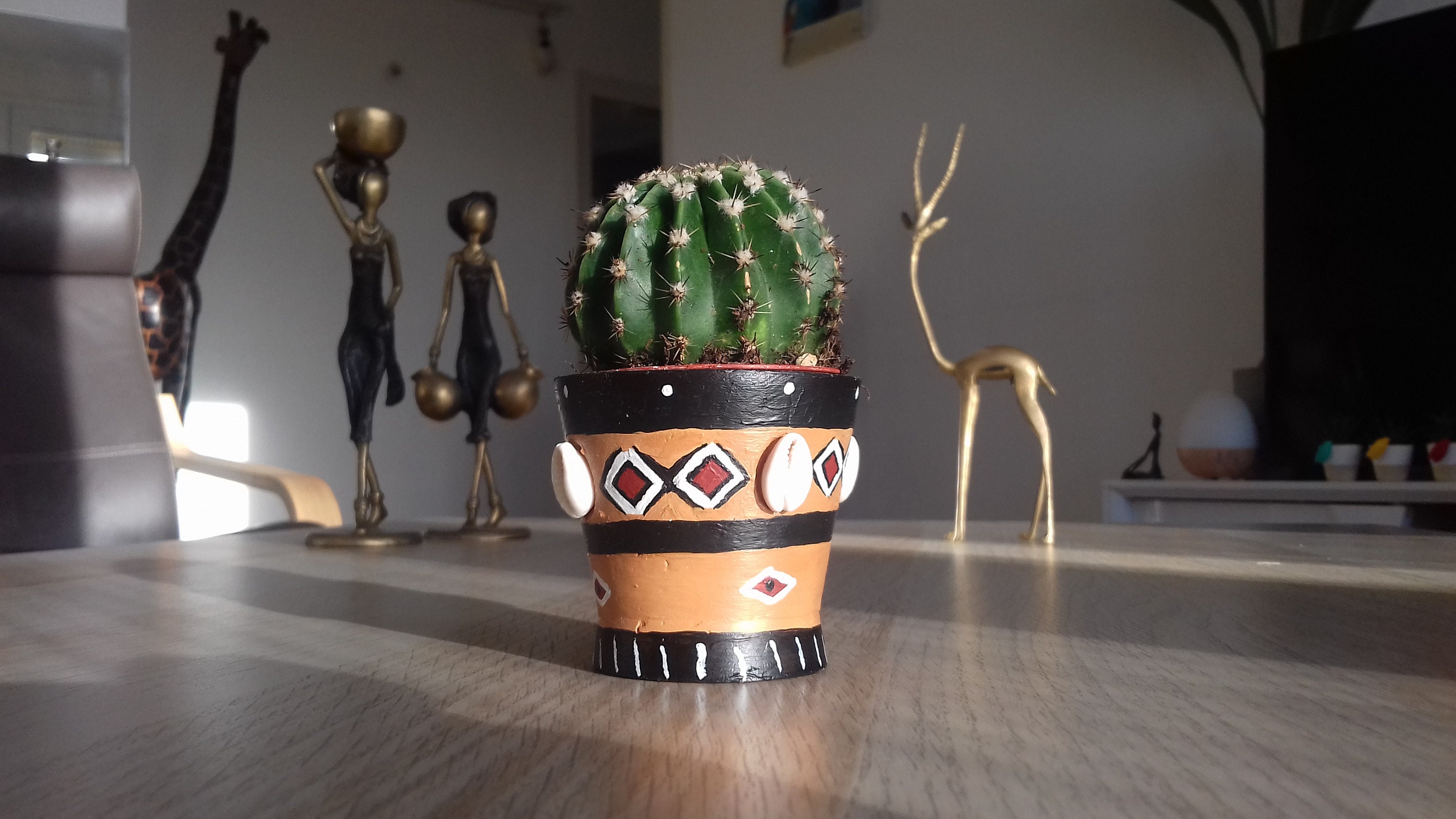 Planteur Burkina Faso avec Cauris Pour Petit Cactus ou Mini Plante d'intérieur. Code K1. | Vendu San