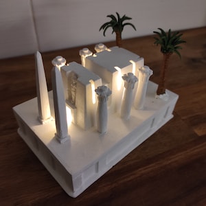 Templo egipcio brillante